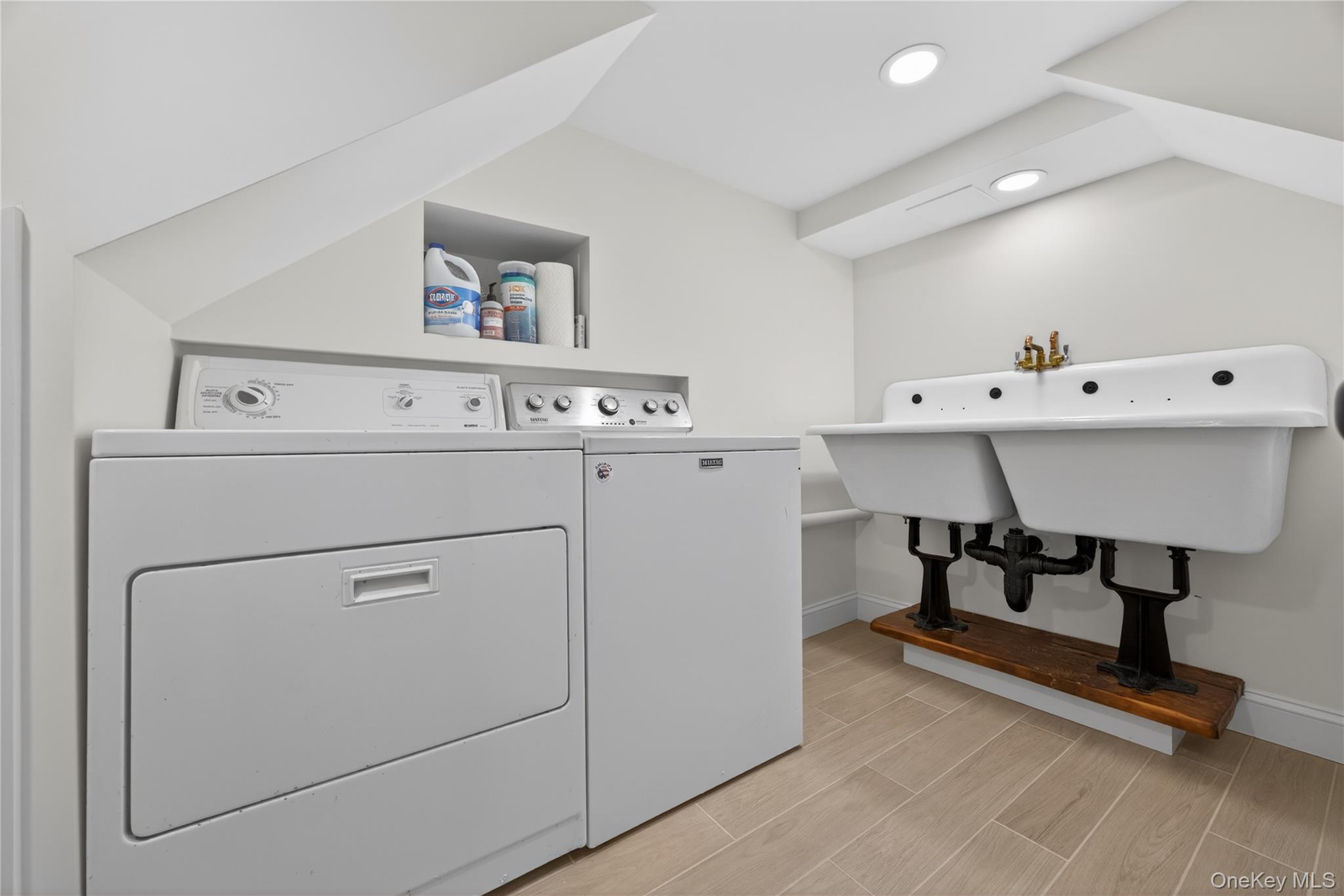 109 W Park Avenue Property Photo 37