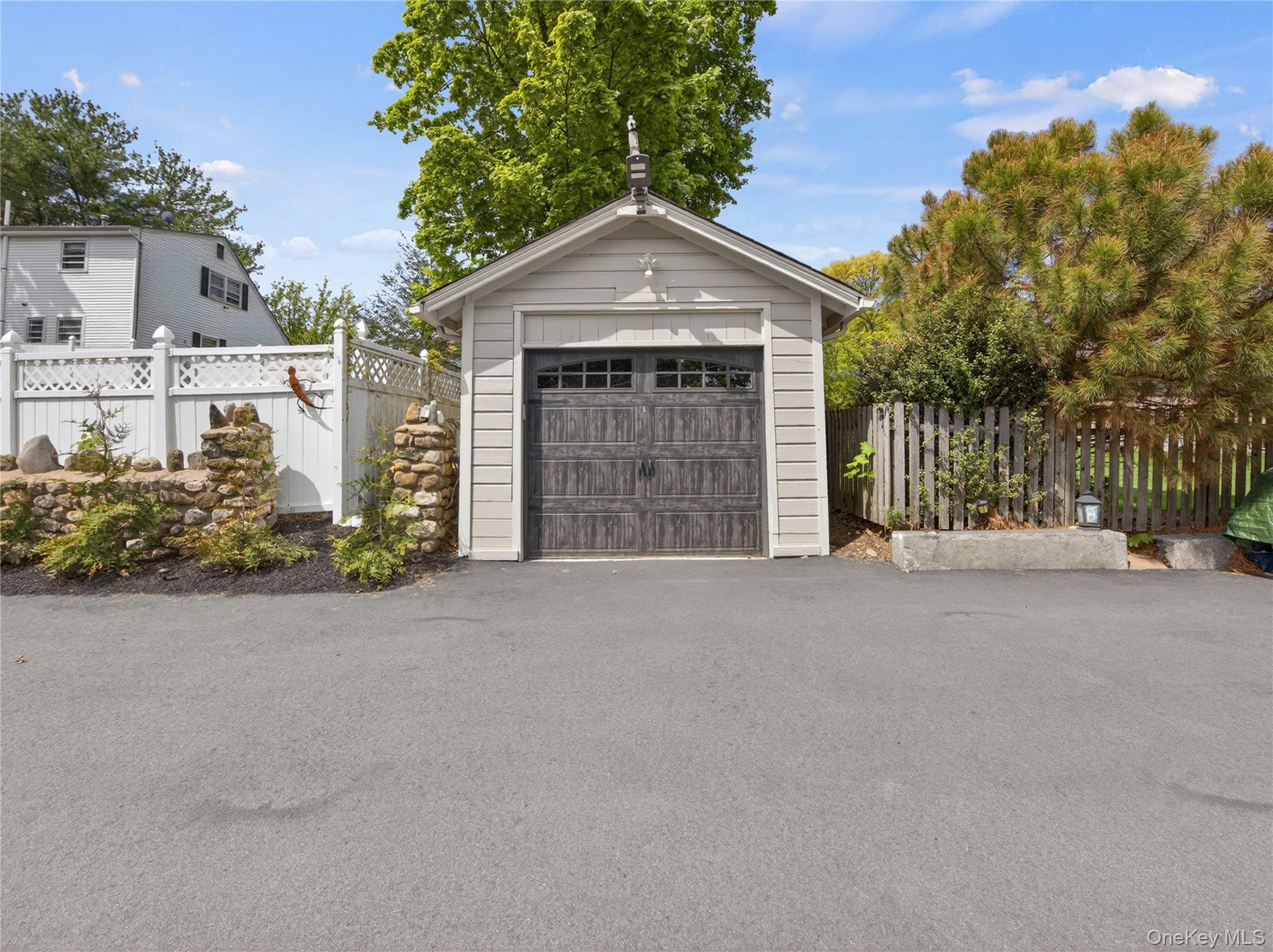 109 W Park Avenue Property Photo 47