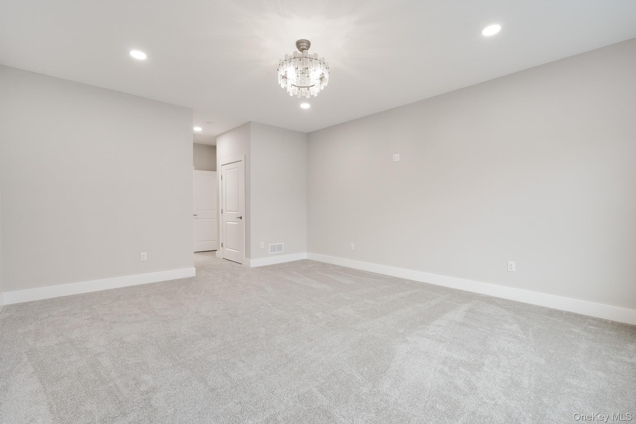 5 Pond View Court Property Photo 16