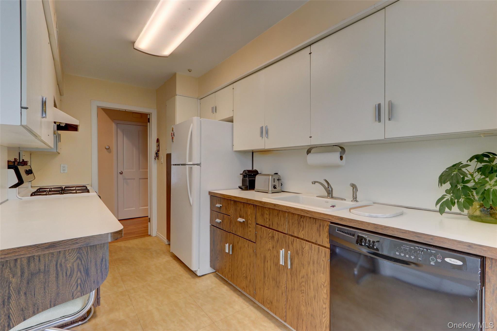 71 Knollwood Road Property Photo 13