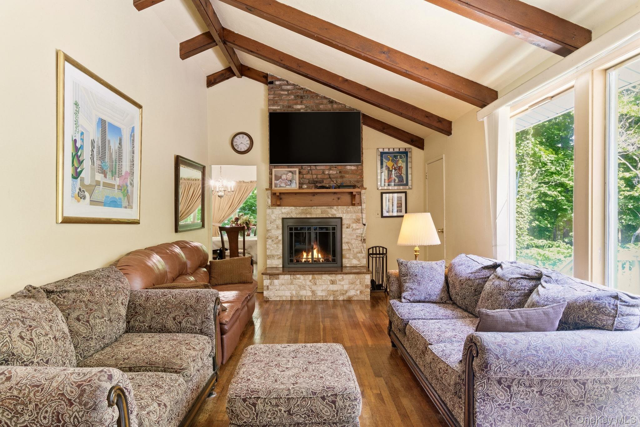 4 Meadowood Court Property Photo 4