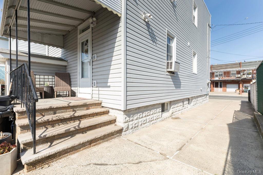 1332 129th Street Property Photo 3