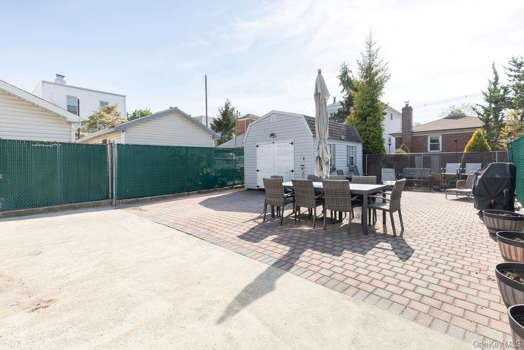 1332 129th Street Property Photo 4