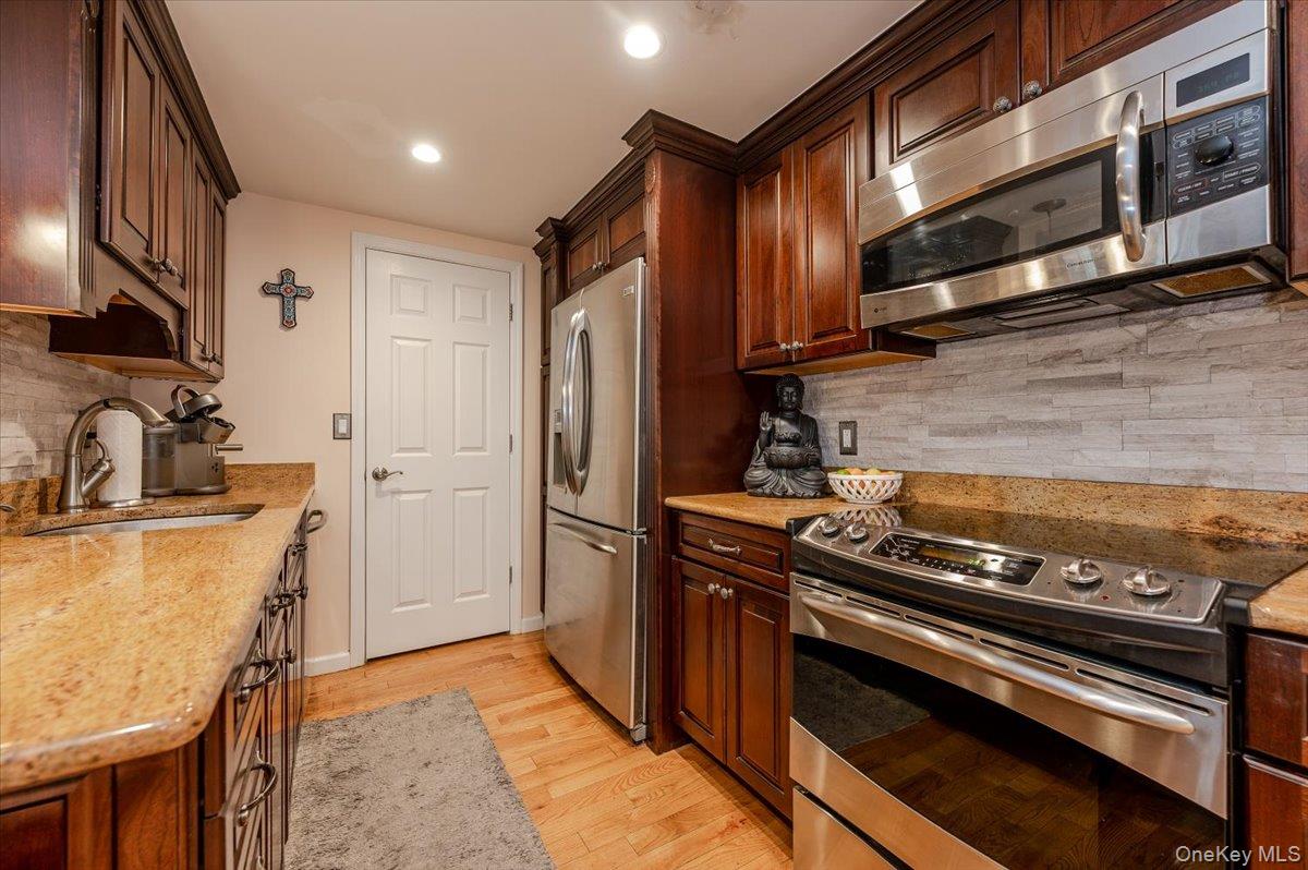 185 W Park Avenue 201 Property Photo 9