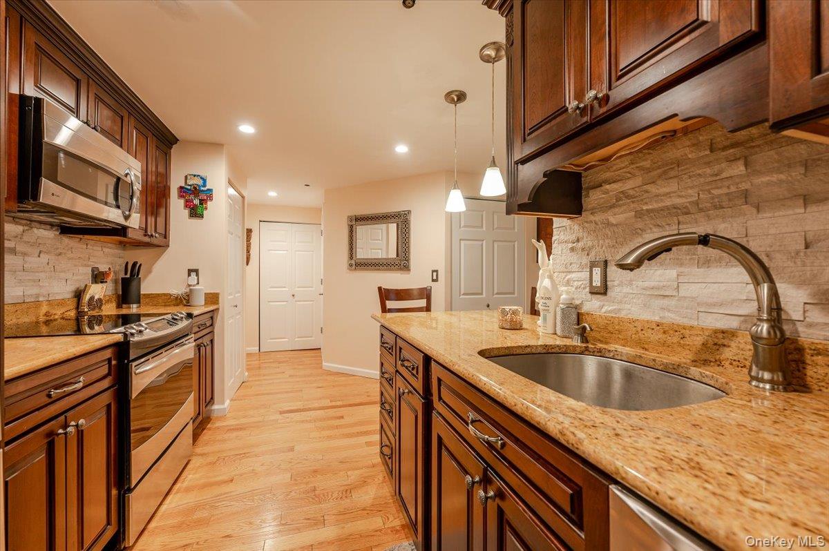 185 W Park Avenue 201 Property Photo 10
