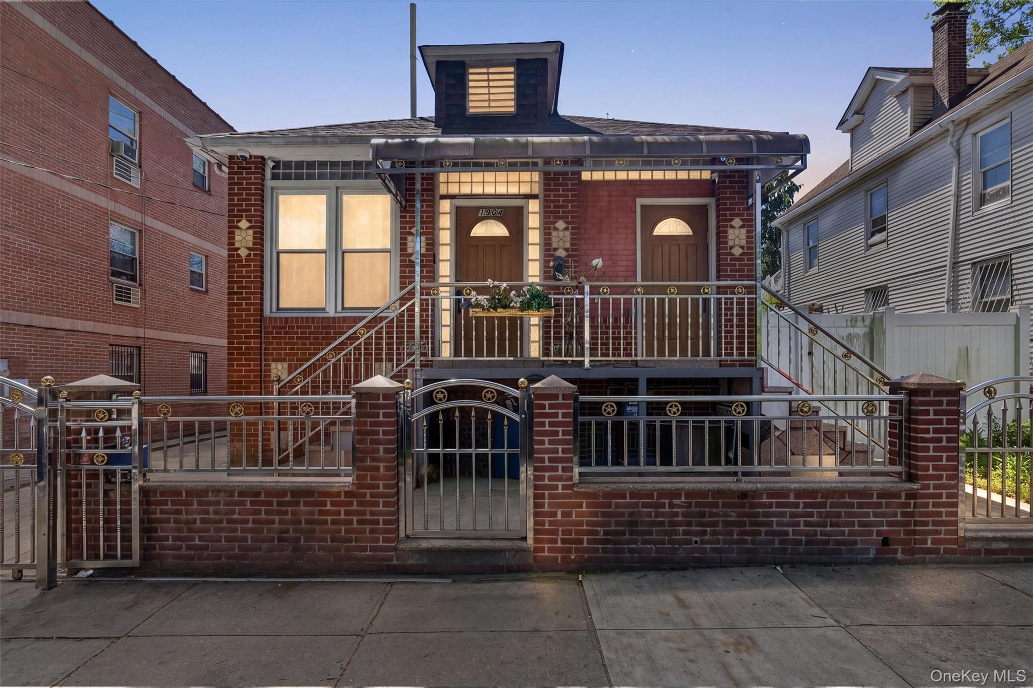 1904 Lacombe Avenue Property Photo 1