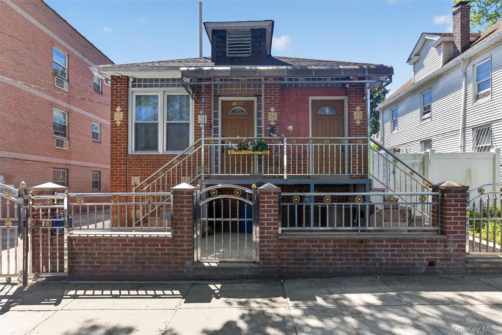 1904 Lacombe Avenue Property Photo 2