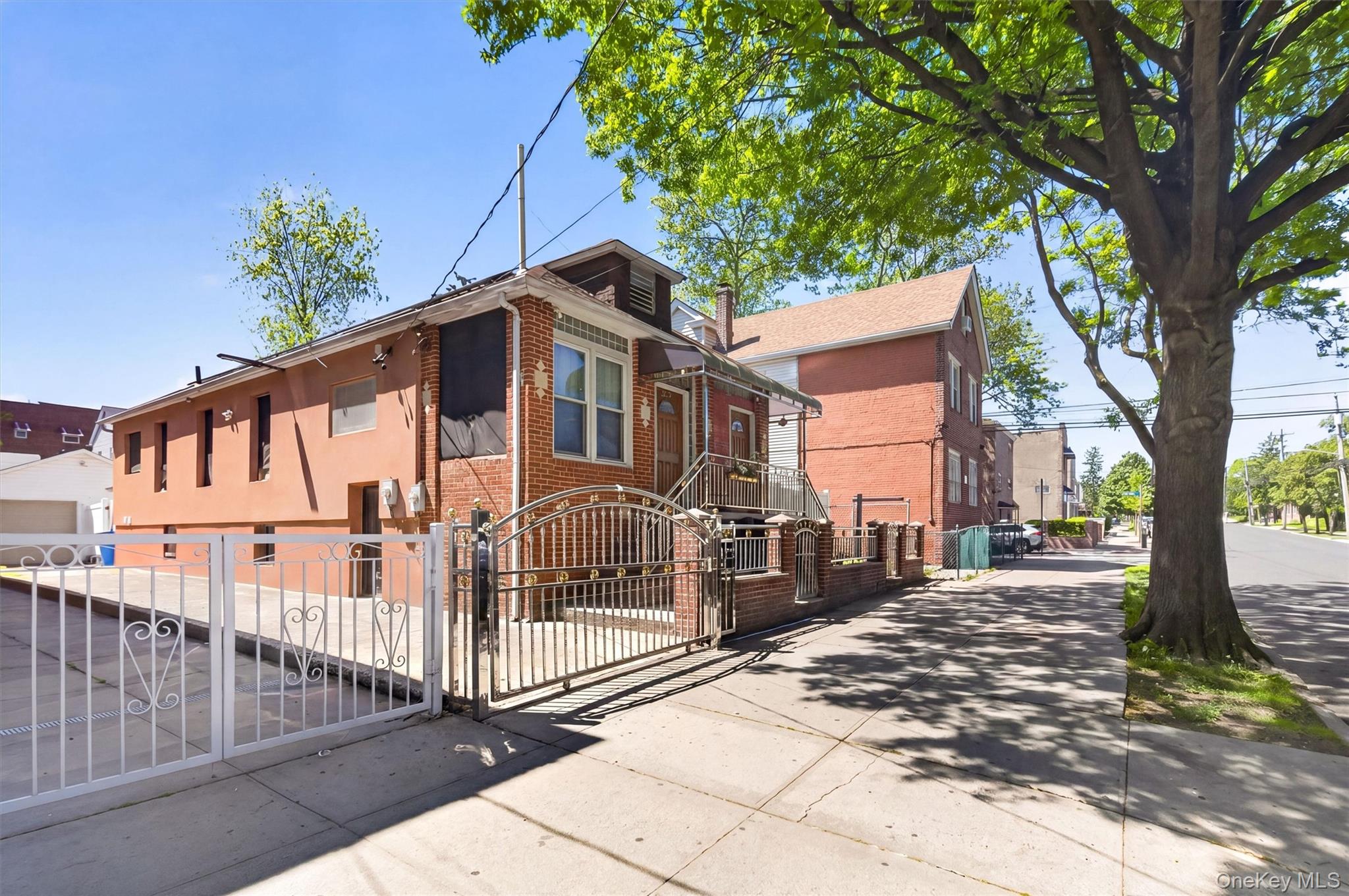 1904 Lacombe Avenue Property Photo 3
