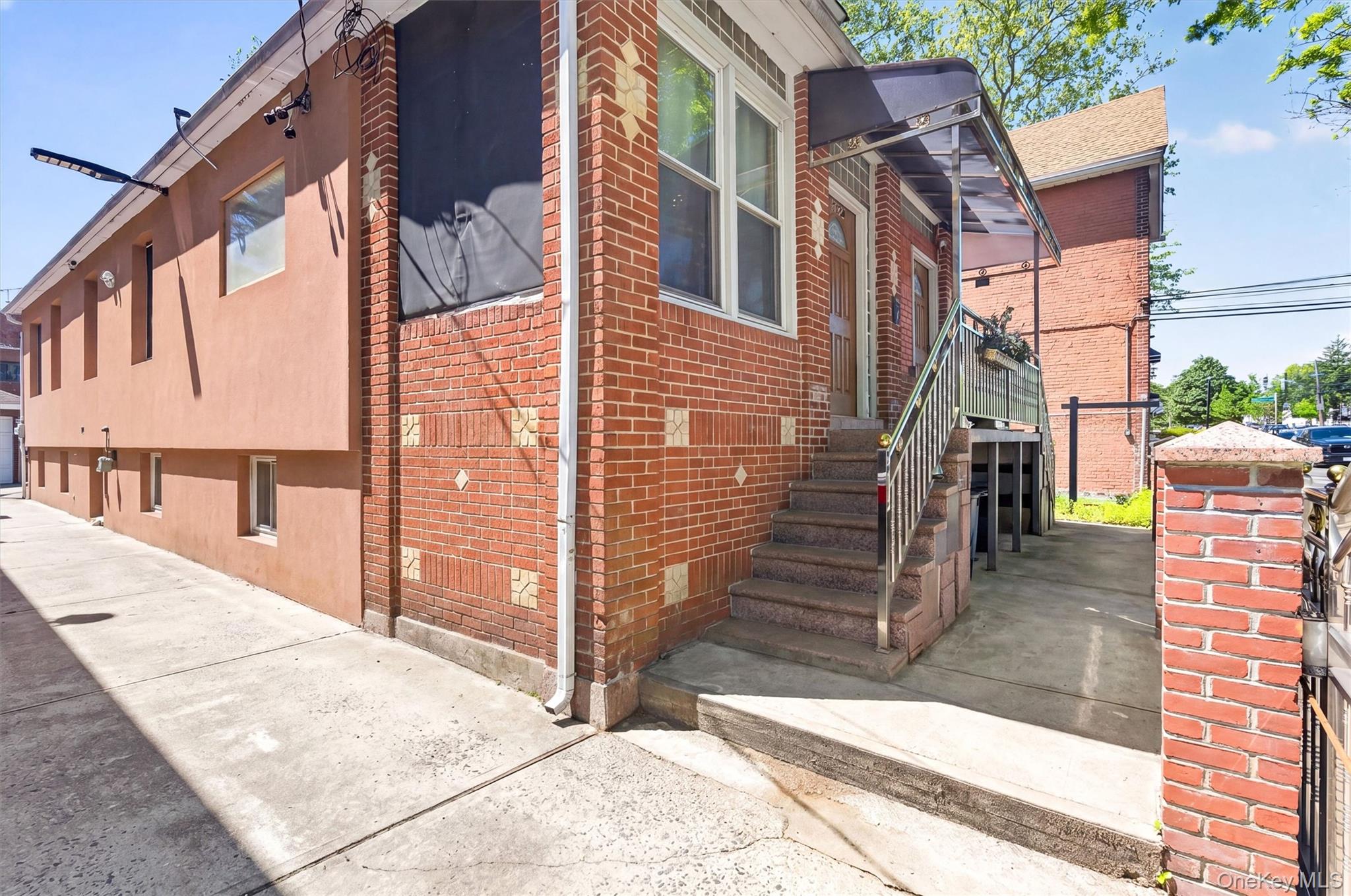 1904 Lacombe Avenue Property Photo 4