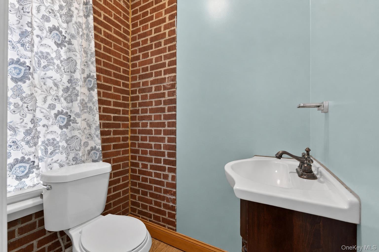 1904 Lacombe Avenue Property Photo 10