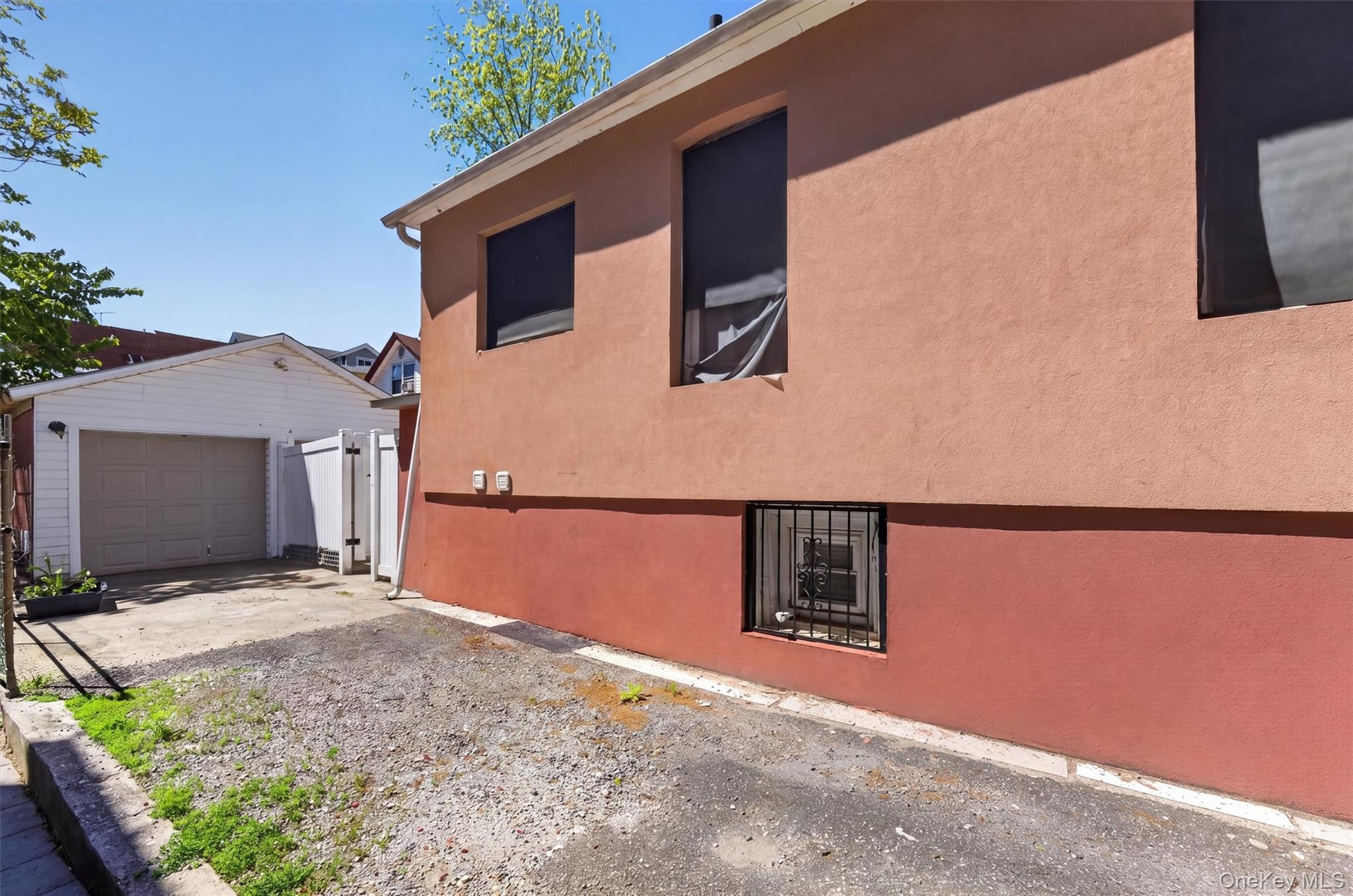 1904 Lacombe Avenue Property Photo 19