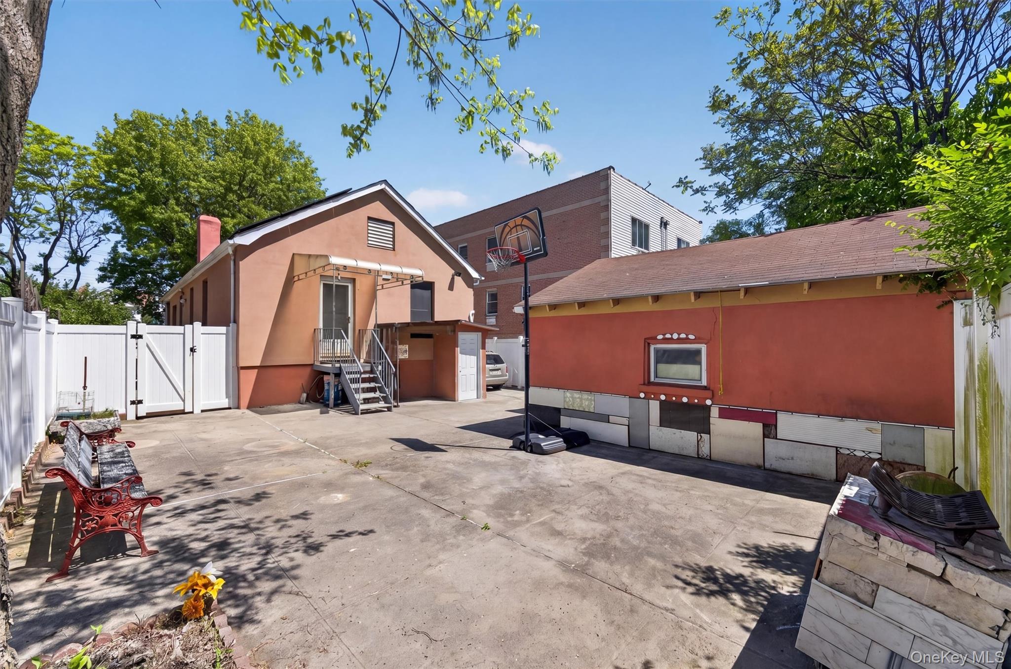 1904 Lacombe Avenue Property Photo 21