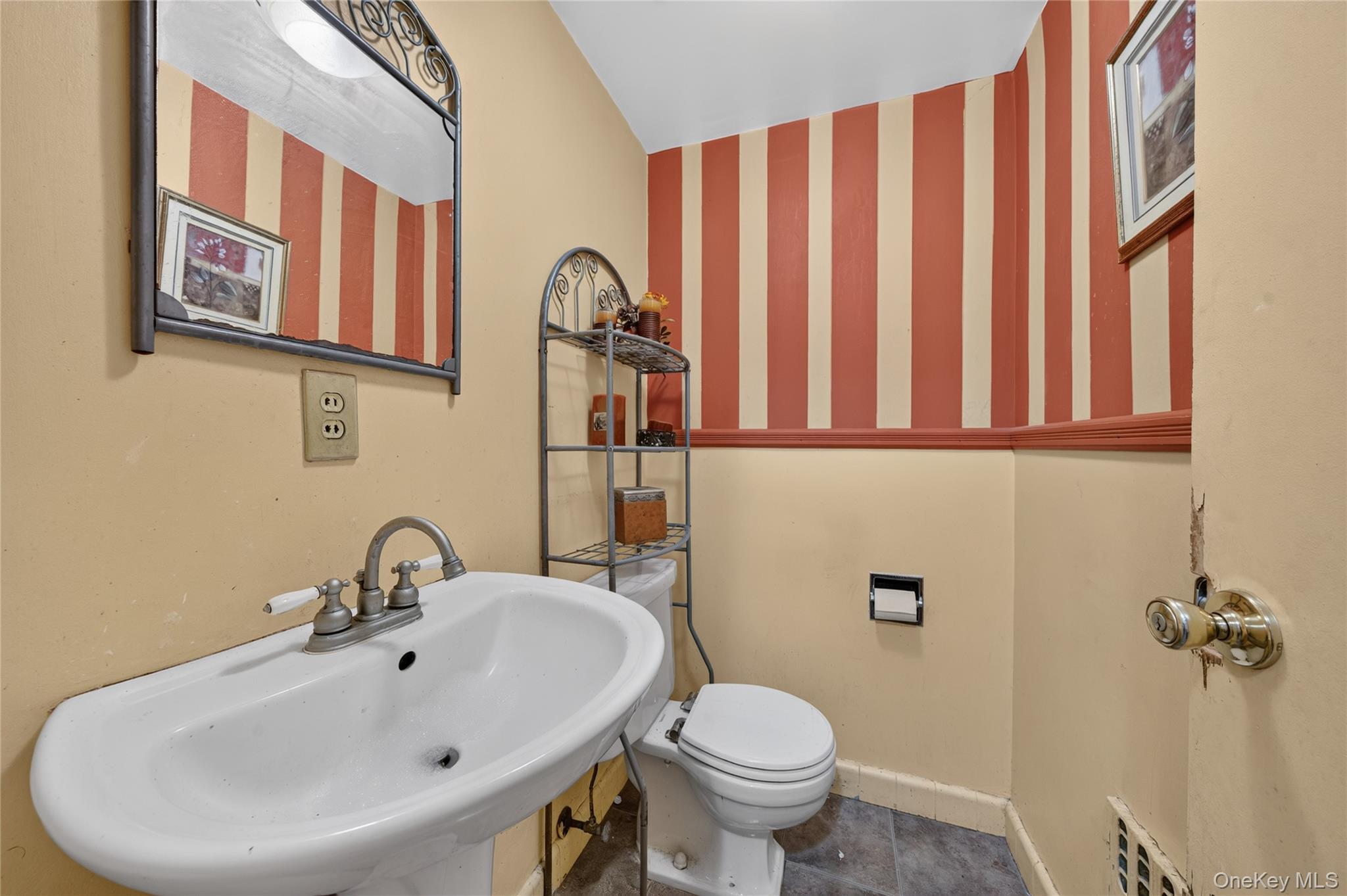 445 Nassau Boulevard Property Photo 8