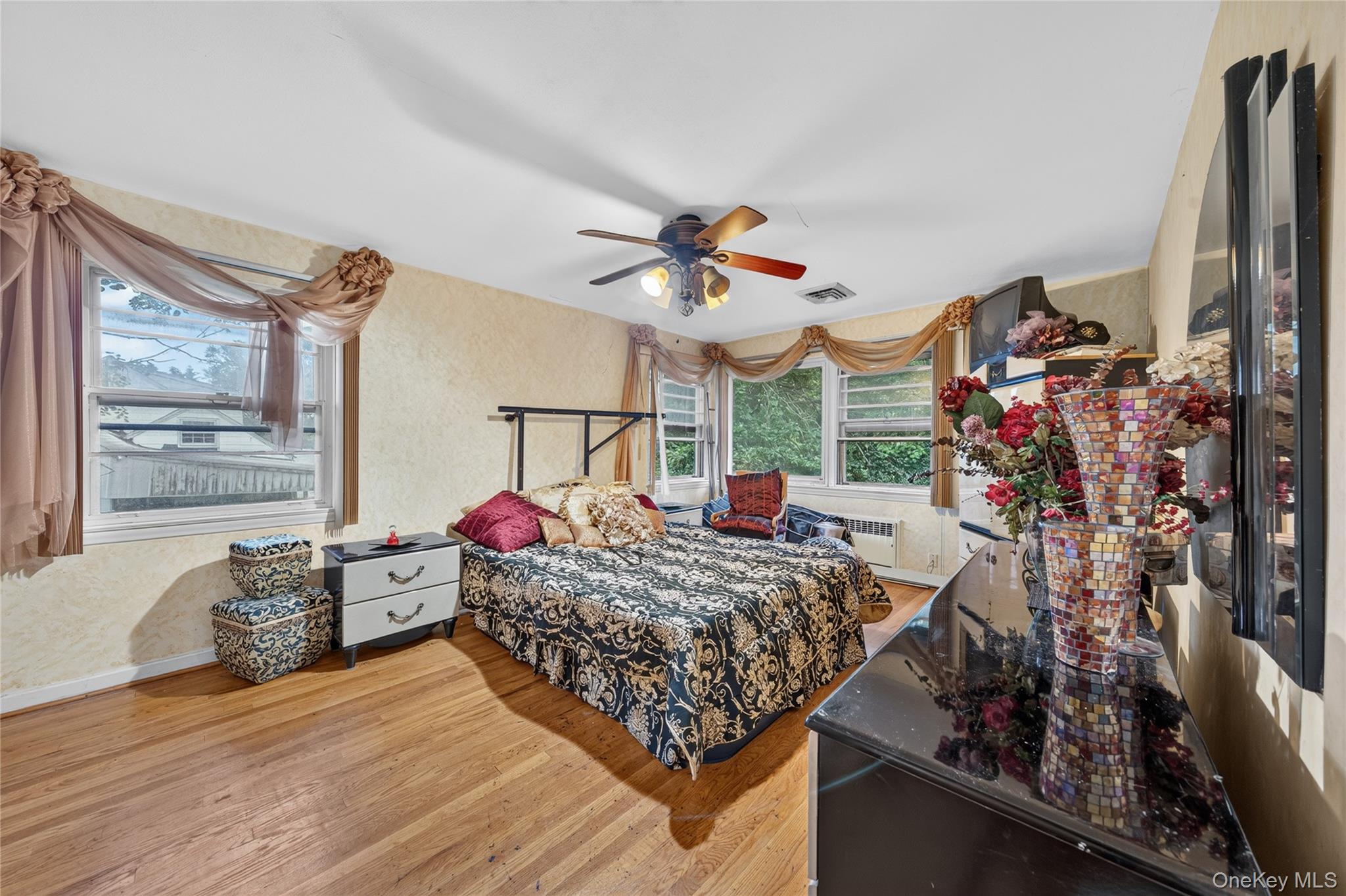 445 Nassau Boulevard Property Photo 9