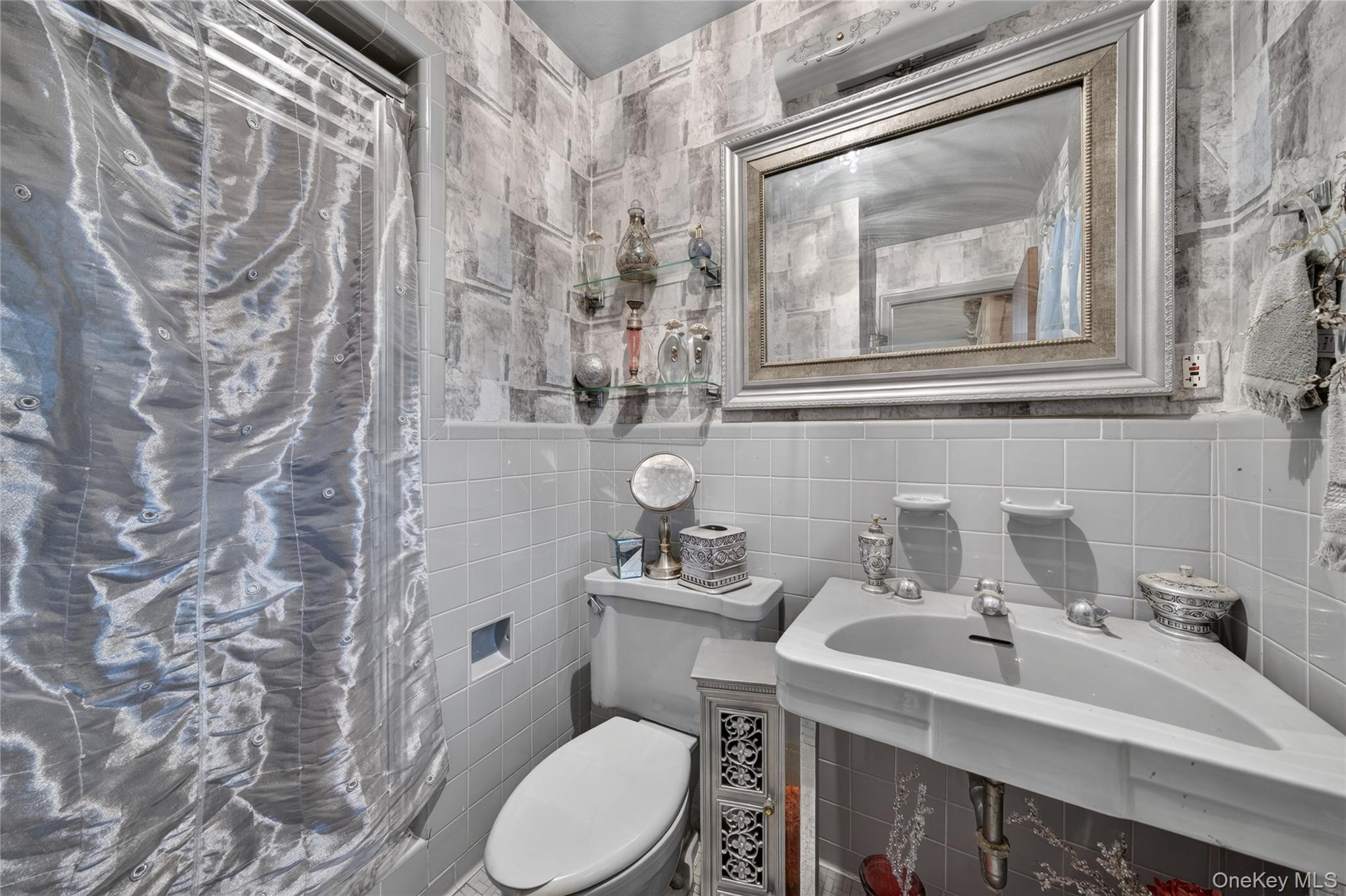 445 Nassau Boulevard Property Photo 10