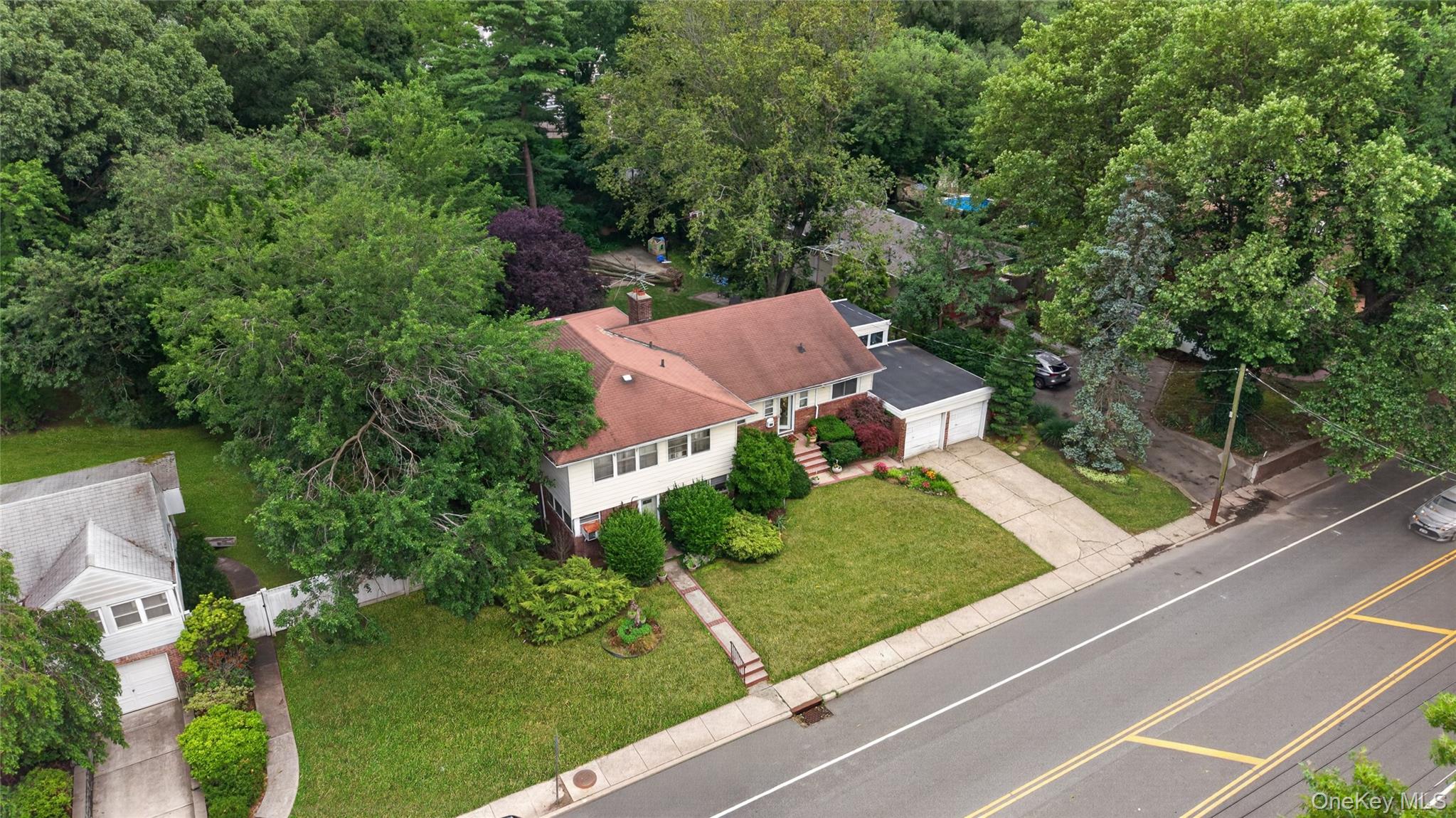 445 Nassau Boulevard Property Photo 19