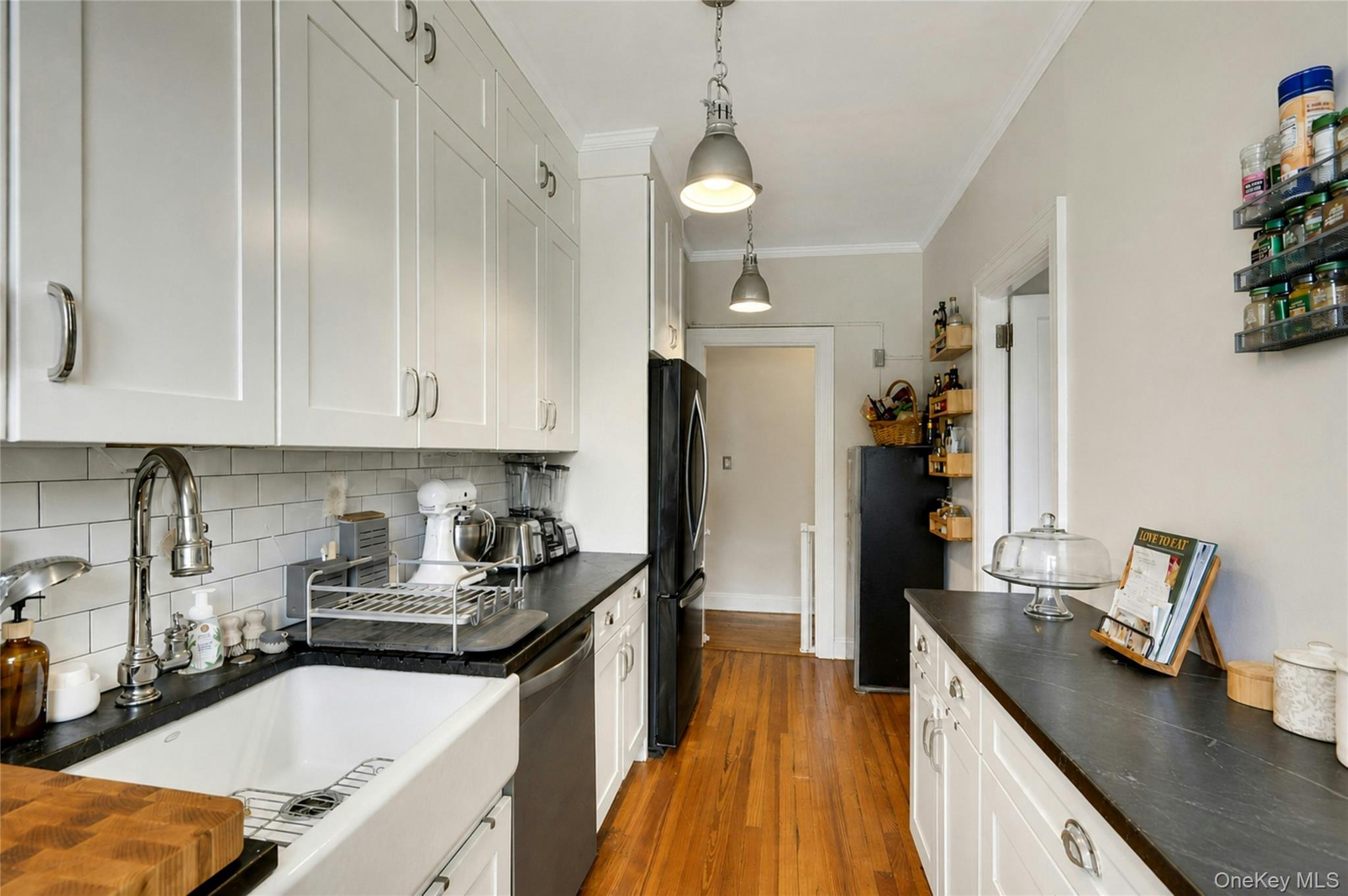 472 Gramatan Avenue A3 Property Photo 6