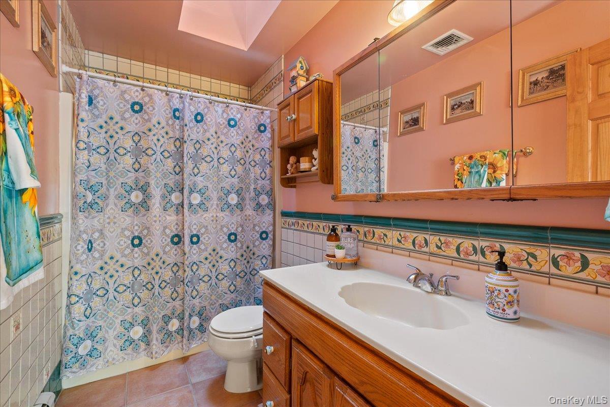 595 Greenfields Lane Property Photo 15