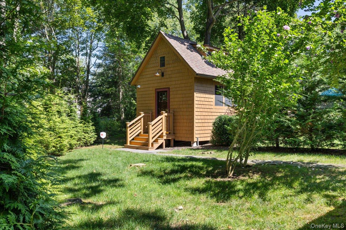595 Greenfields Lane Property Photo 25