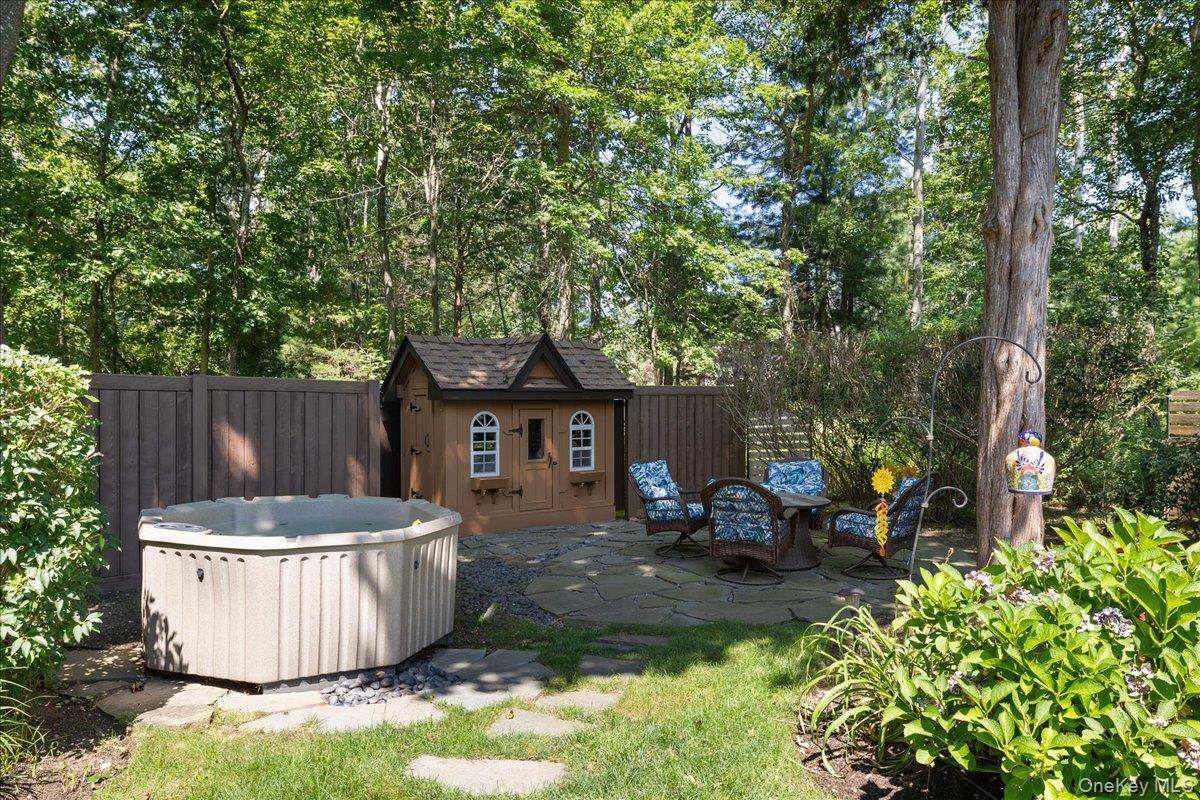 595 Greenfields Lane Property Photo 32