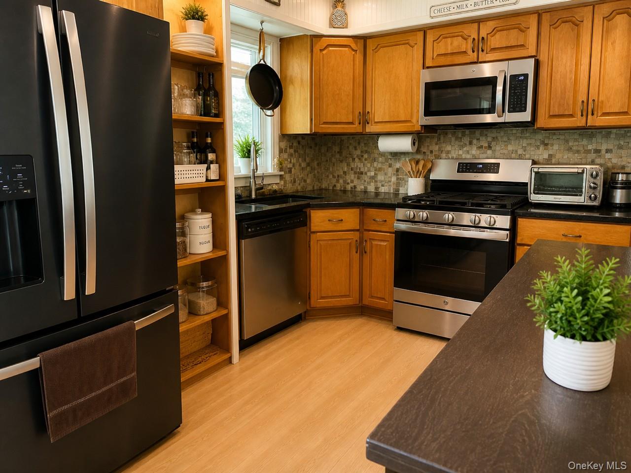 468 W Clarkstown Road Property Photo 5