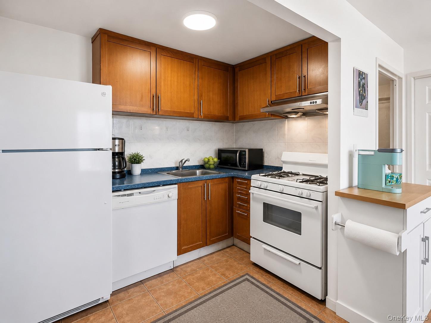 81-15 Queens Boulevard 7c Property Photo 4