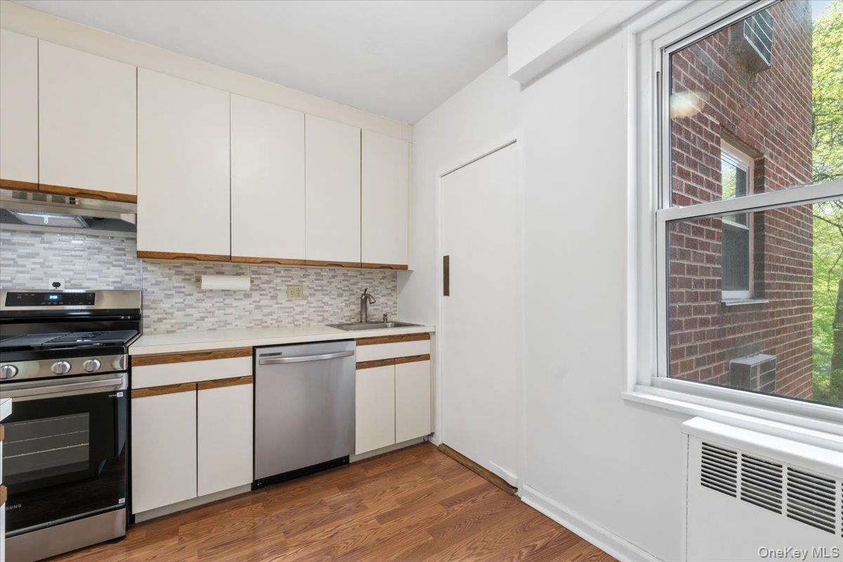 281 Garth Road #c2h Property Photo 27
