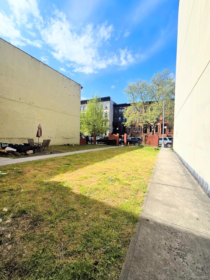 474 Hancock Street Property Photo 1