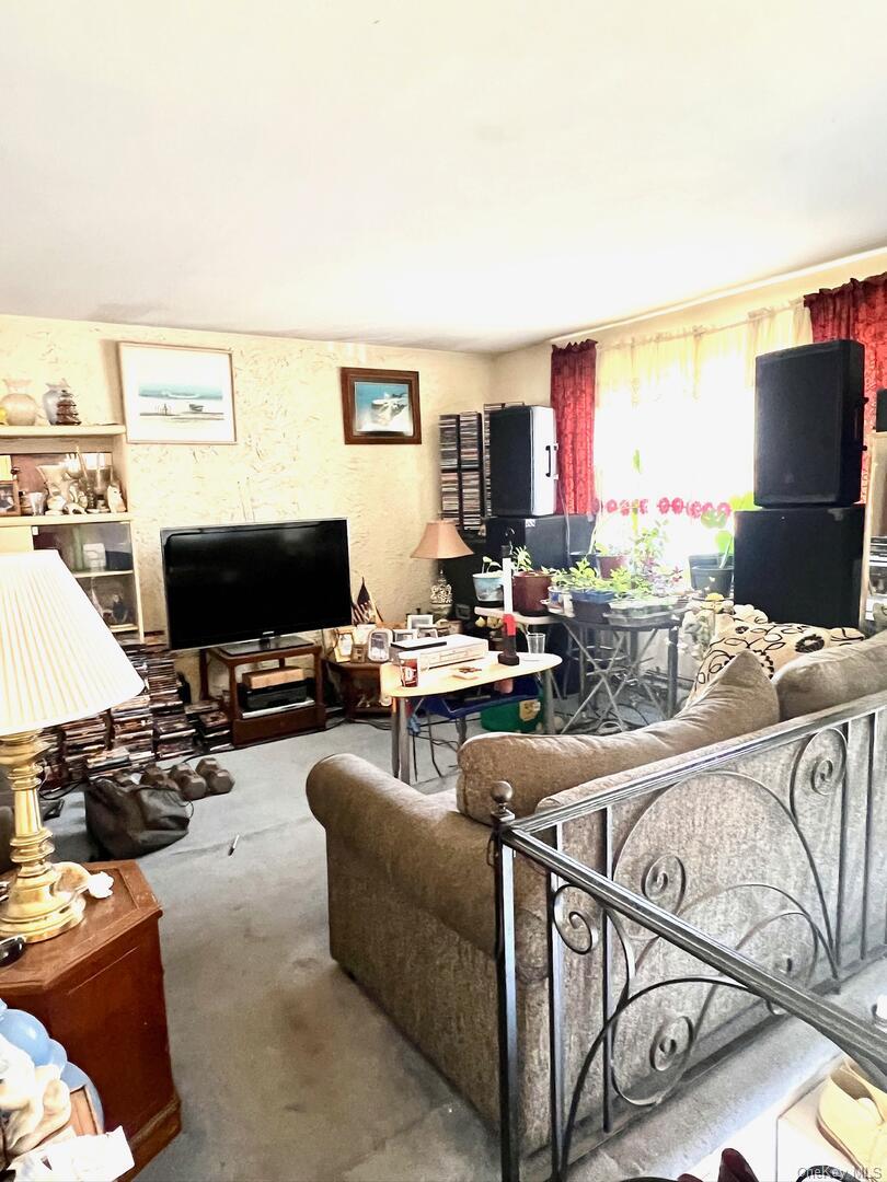 551 Spur Drive Property Photo 4