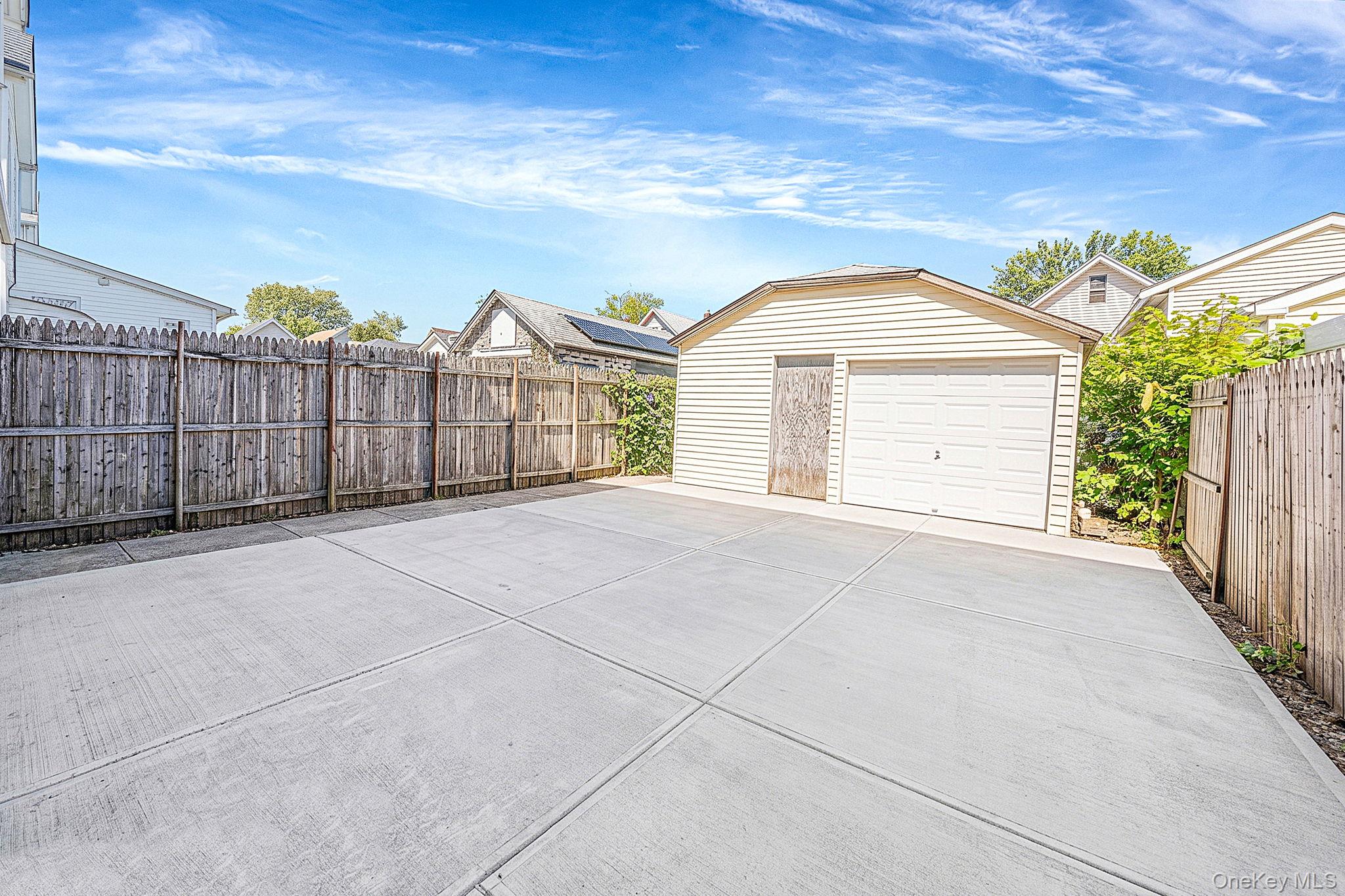 11427 120th Street Property Photo 4