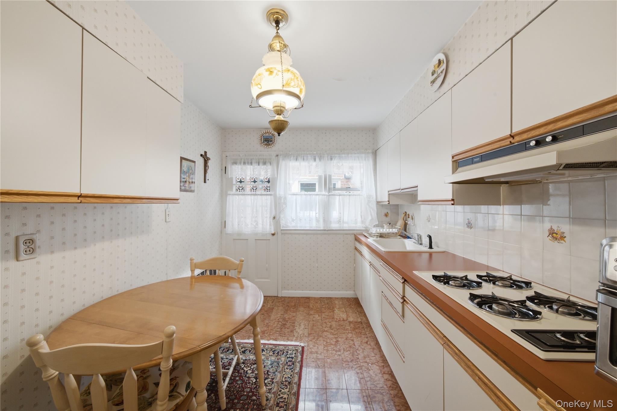 6110 76th Street Property Photo 8