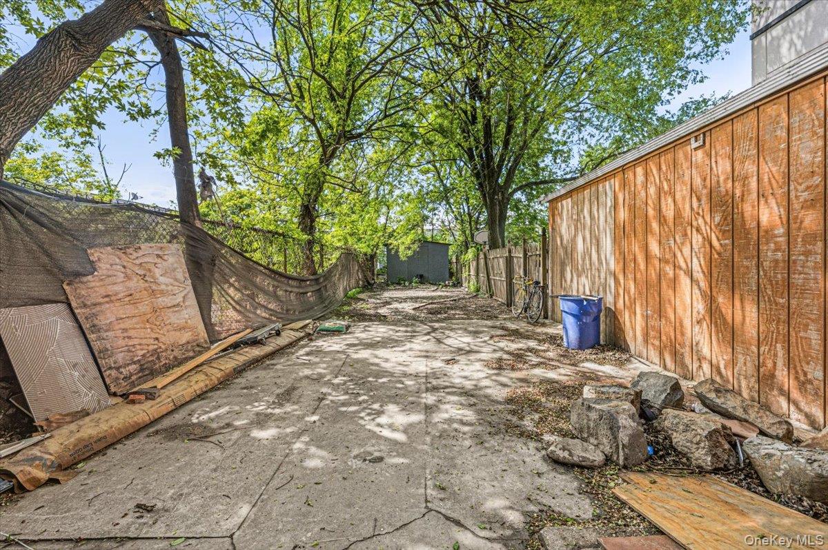 1998 Bergen Street Property Photo 20
