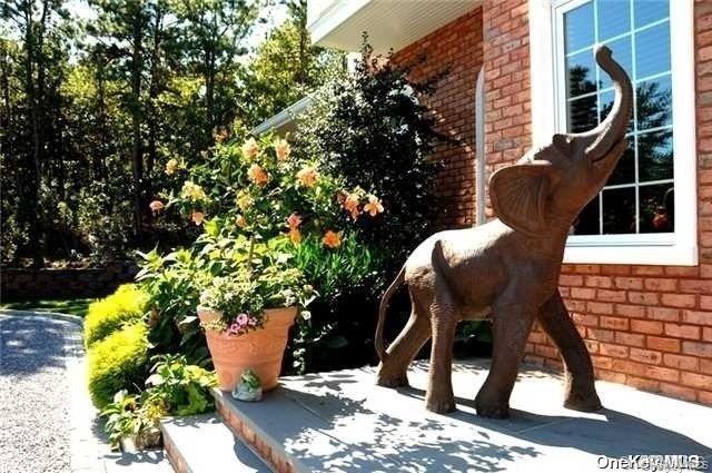 9 Kate Court Property Photo 4