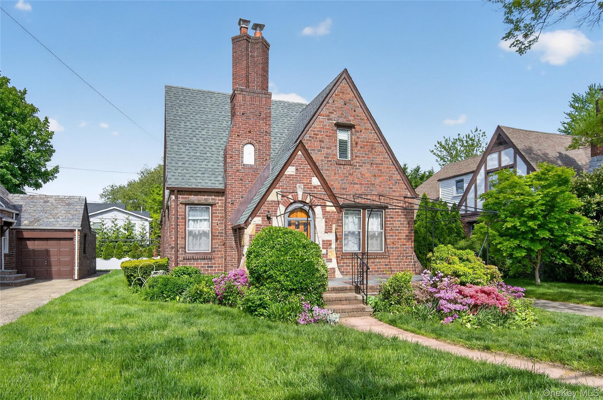 114 New Hyde Park Road Property Photo 3