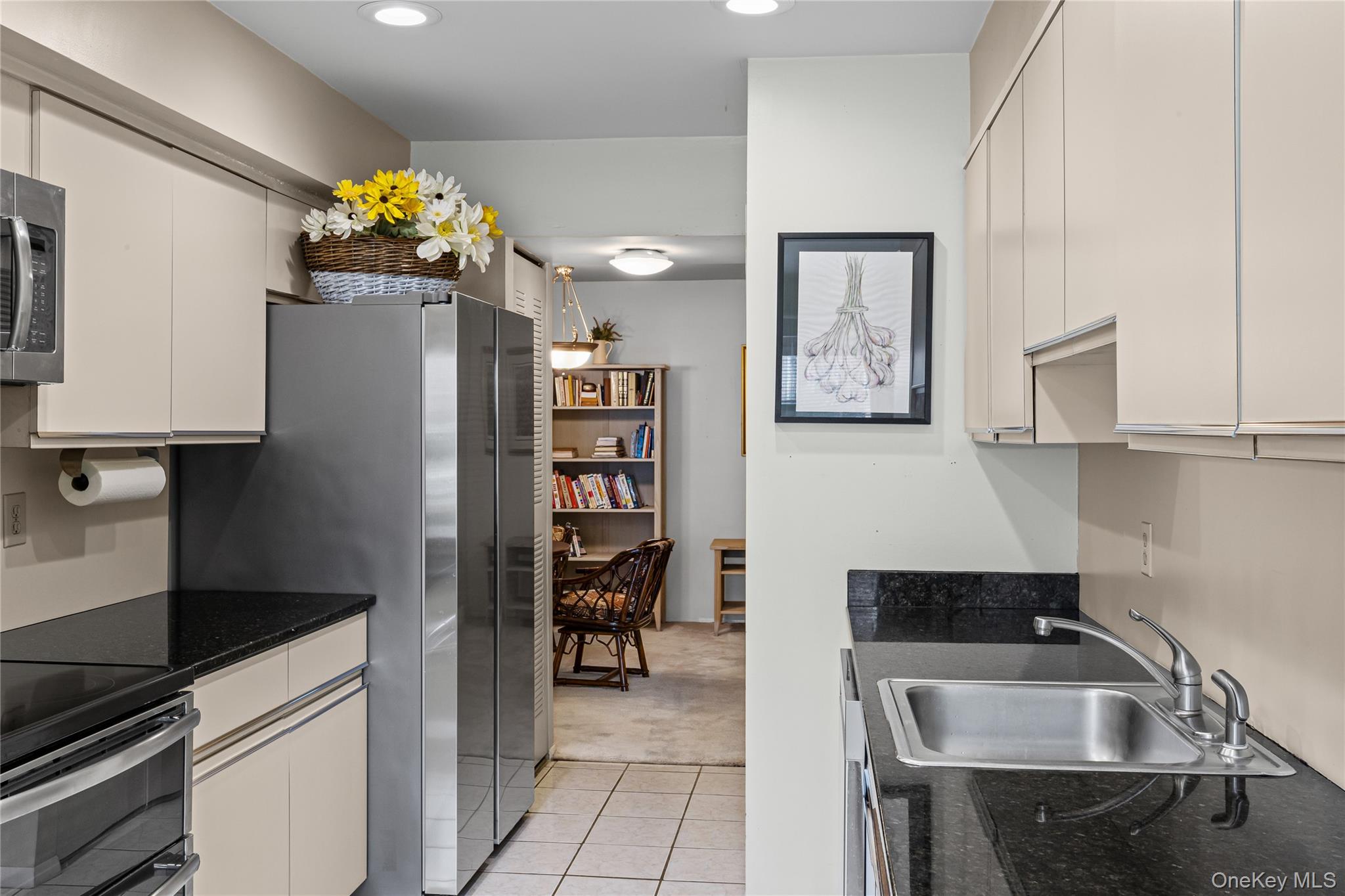 99 S Park Avenue 28 Property Photo 4
