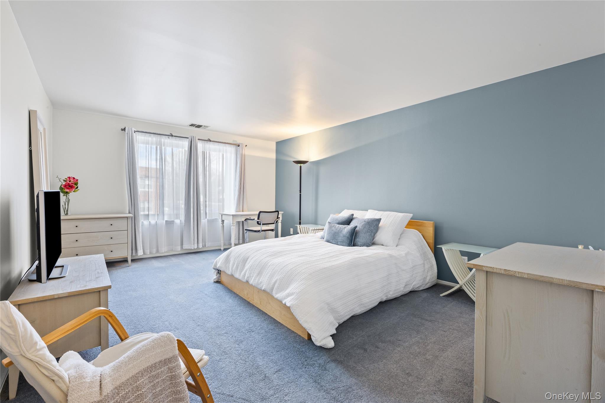 99 S Park Avenue 28 Property Photo 8