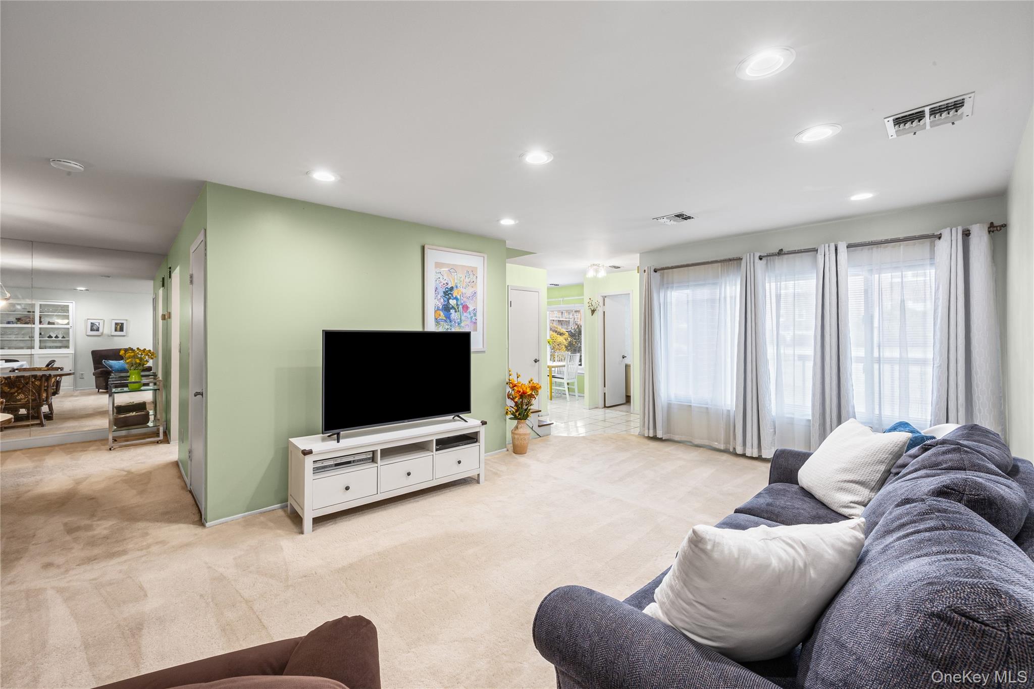 99 S Park Avenue 28 Property Photo 12