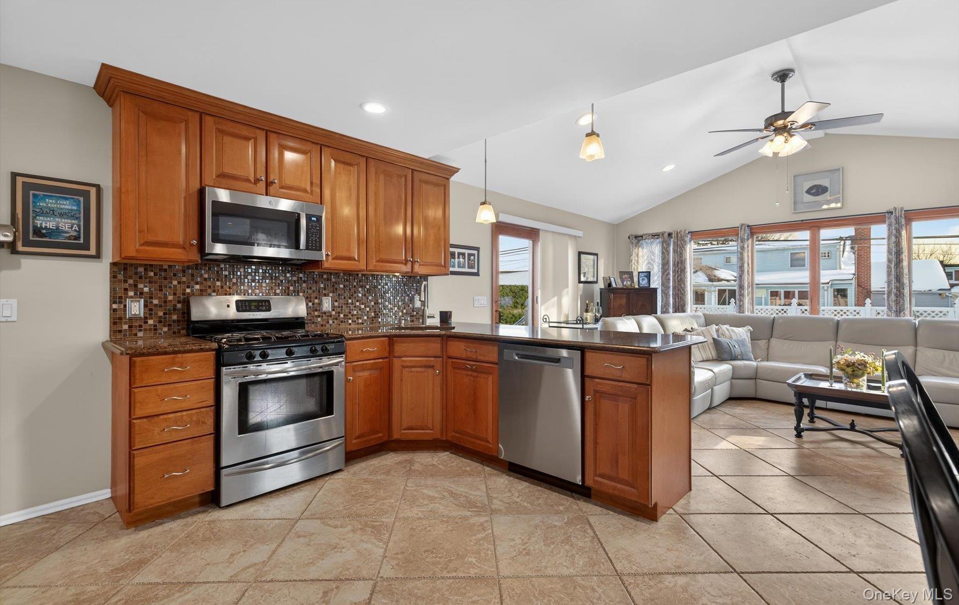 7 Greenbriar Lane Property Photo 11