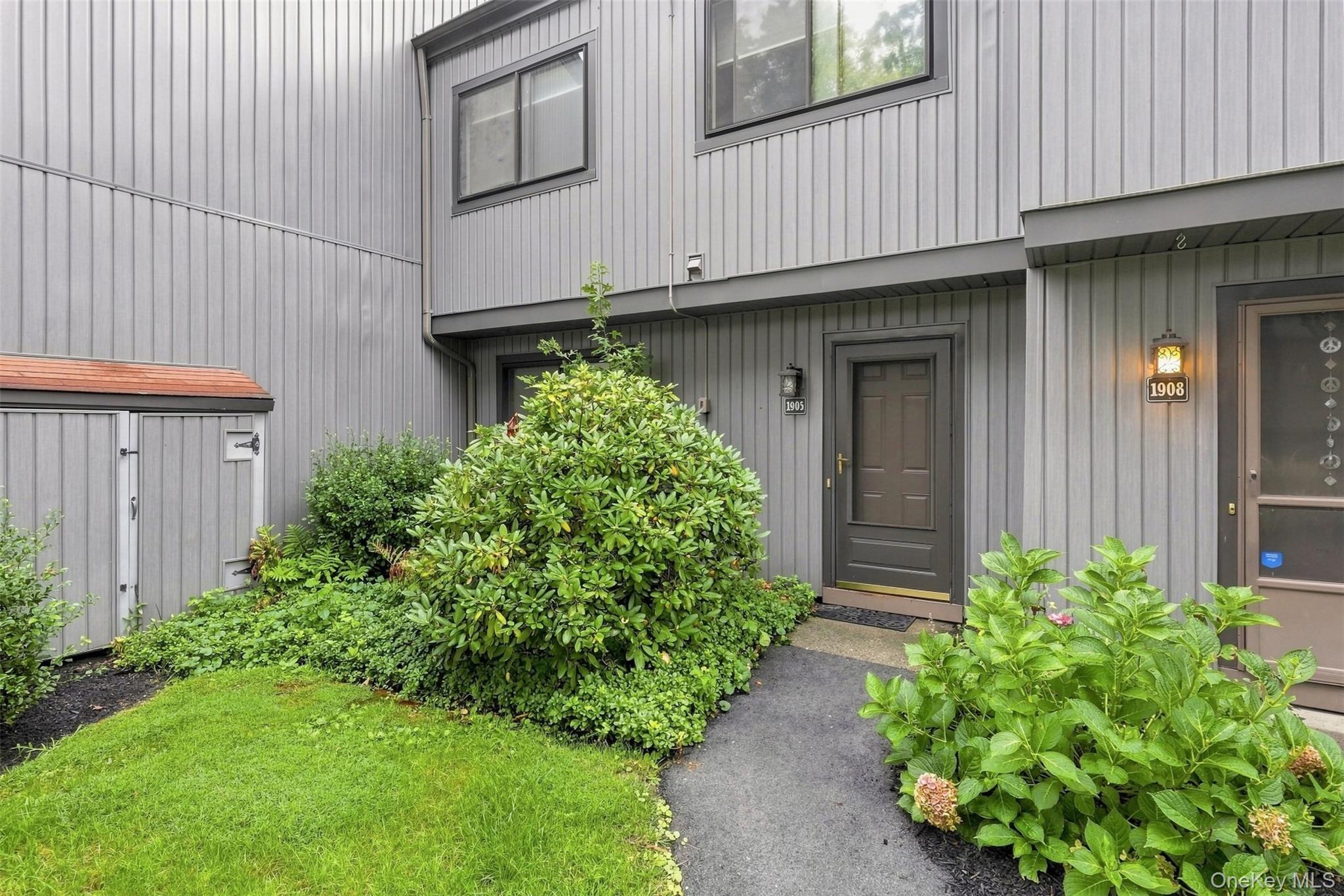 1905 Magnolia Walk Property Photo 3
