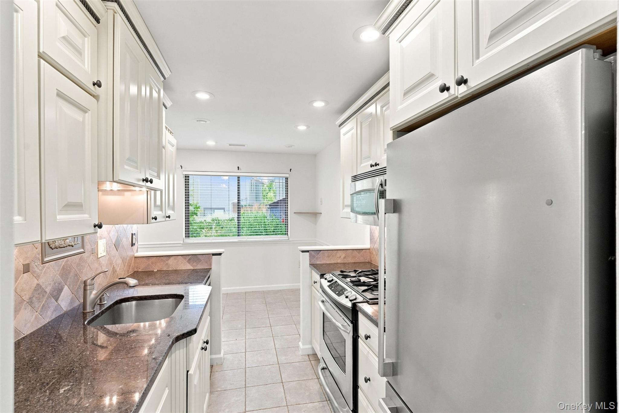 1905 Magnolia Walk Property Photo 8