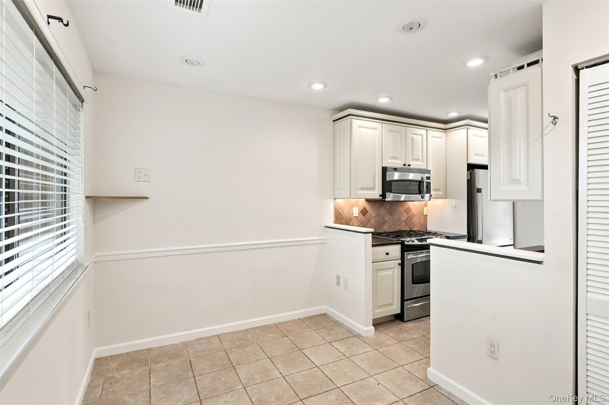 1905 Magnolia Walk Property Photo 9