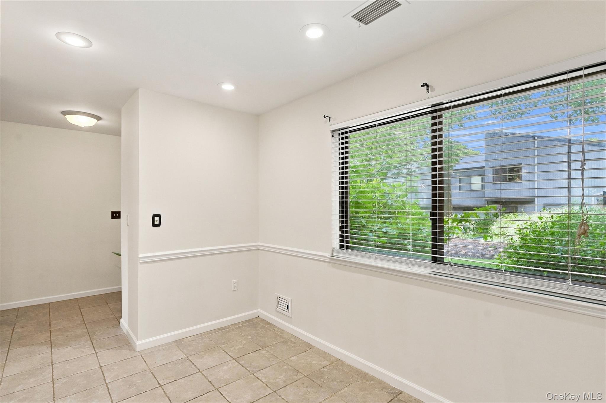 1905 Magnolia Walk Property Photo 11