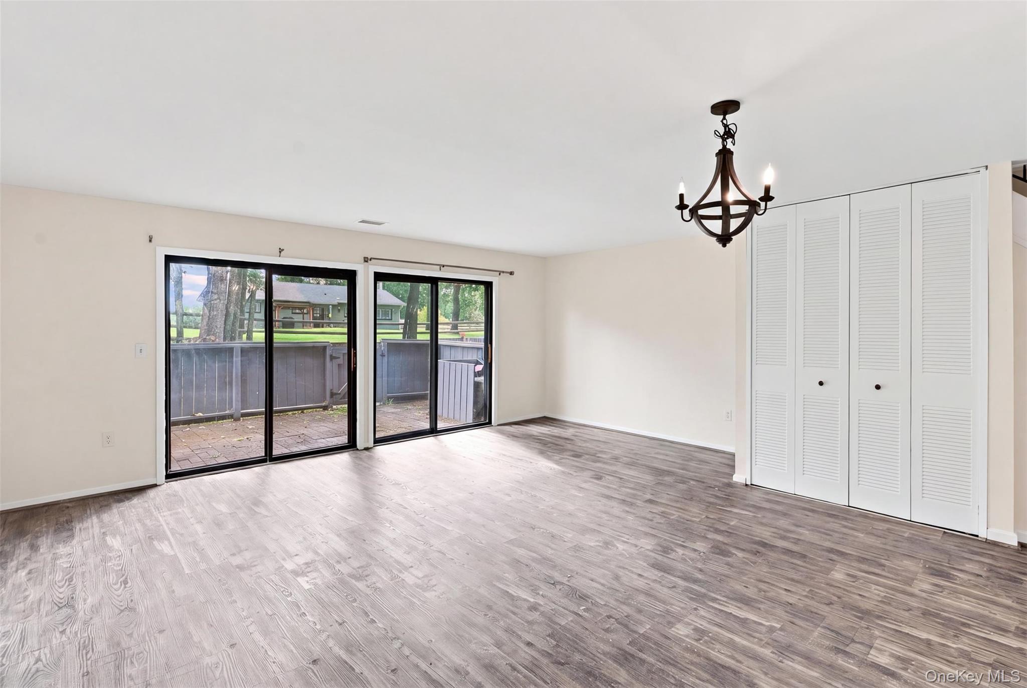 1905 Magnolia Walk Property Photo 13