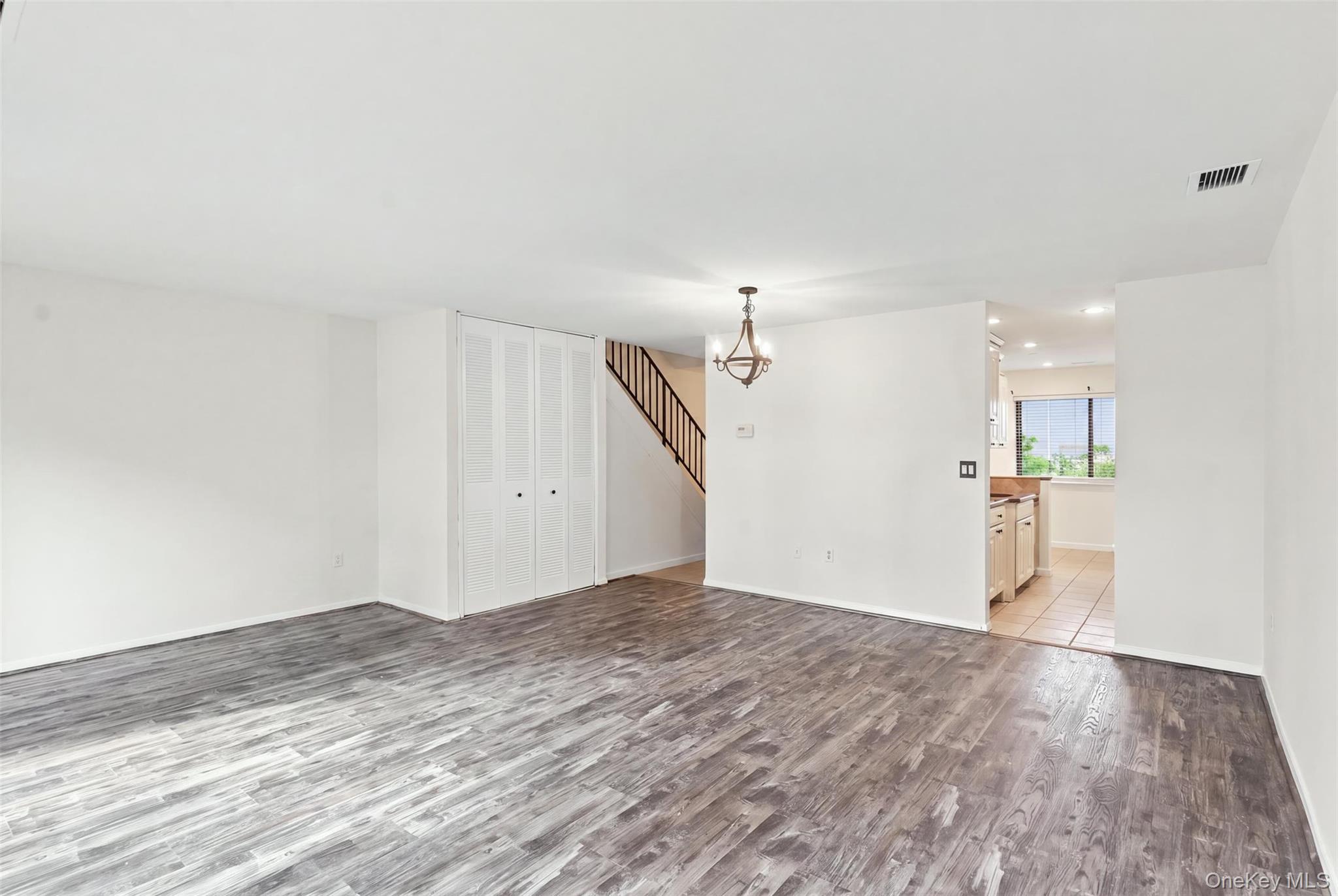1905 Magnolia Walk Property Photo 14