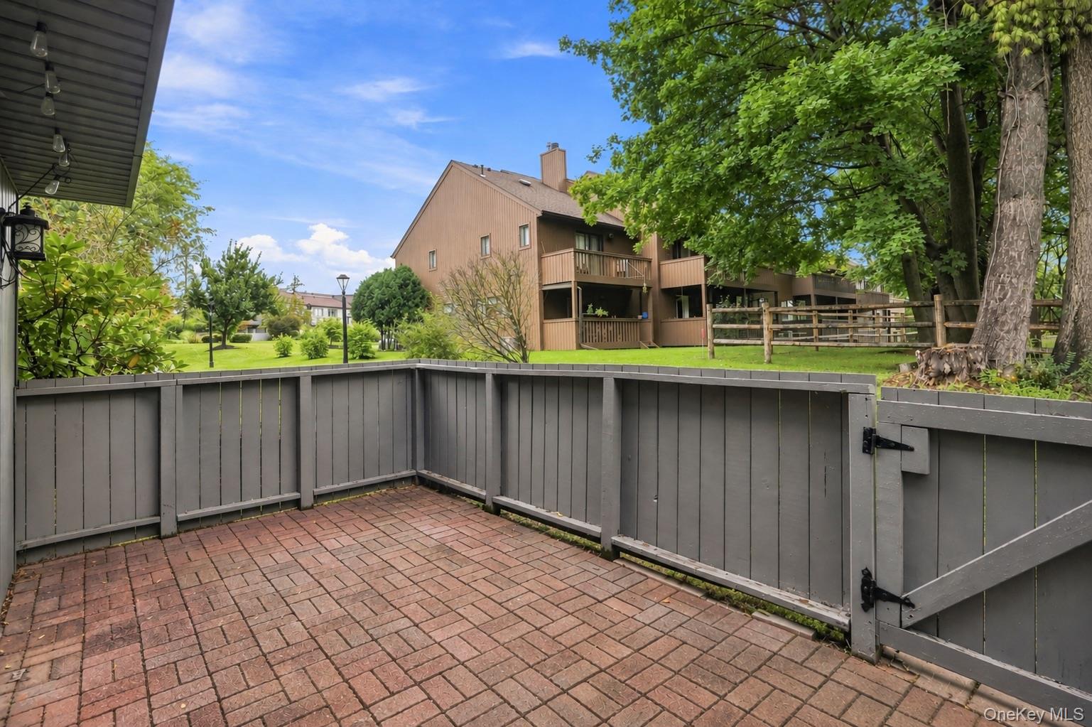 1905 Magnolia Walk Property Photo 33