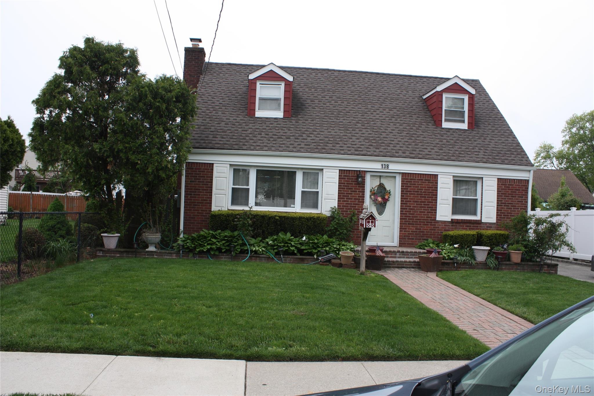 138 Manor Parkway Property Photo 1