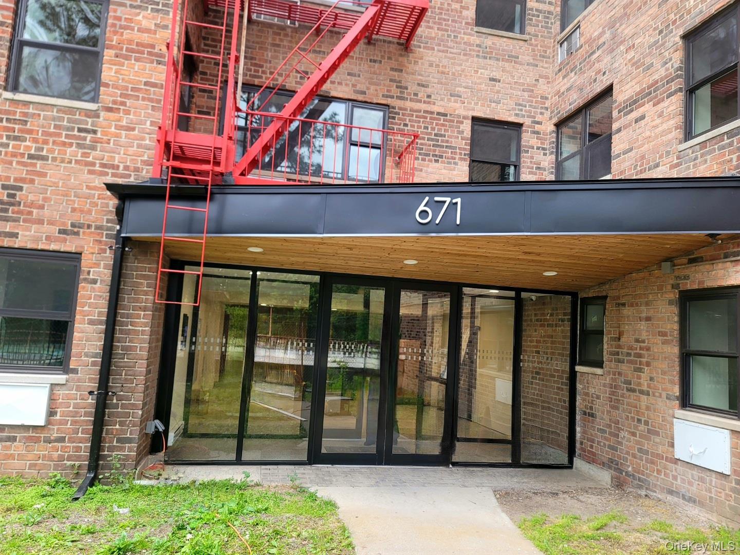 671 Bronx River Road 4N Property Photo 1