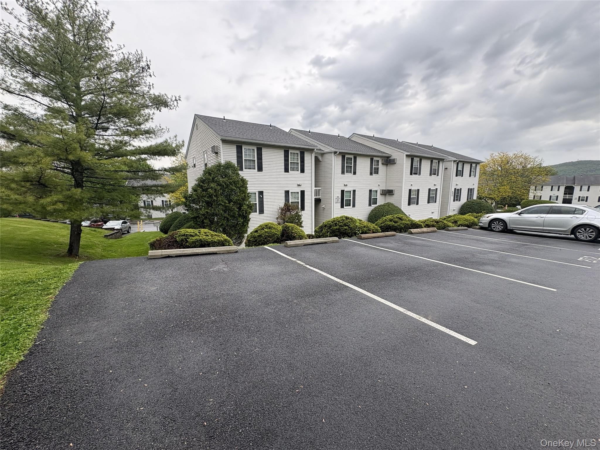 27 Lexington Hill 10 Property Photo 1