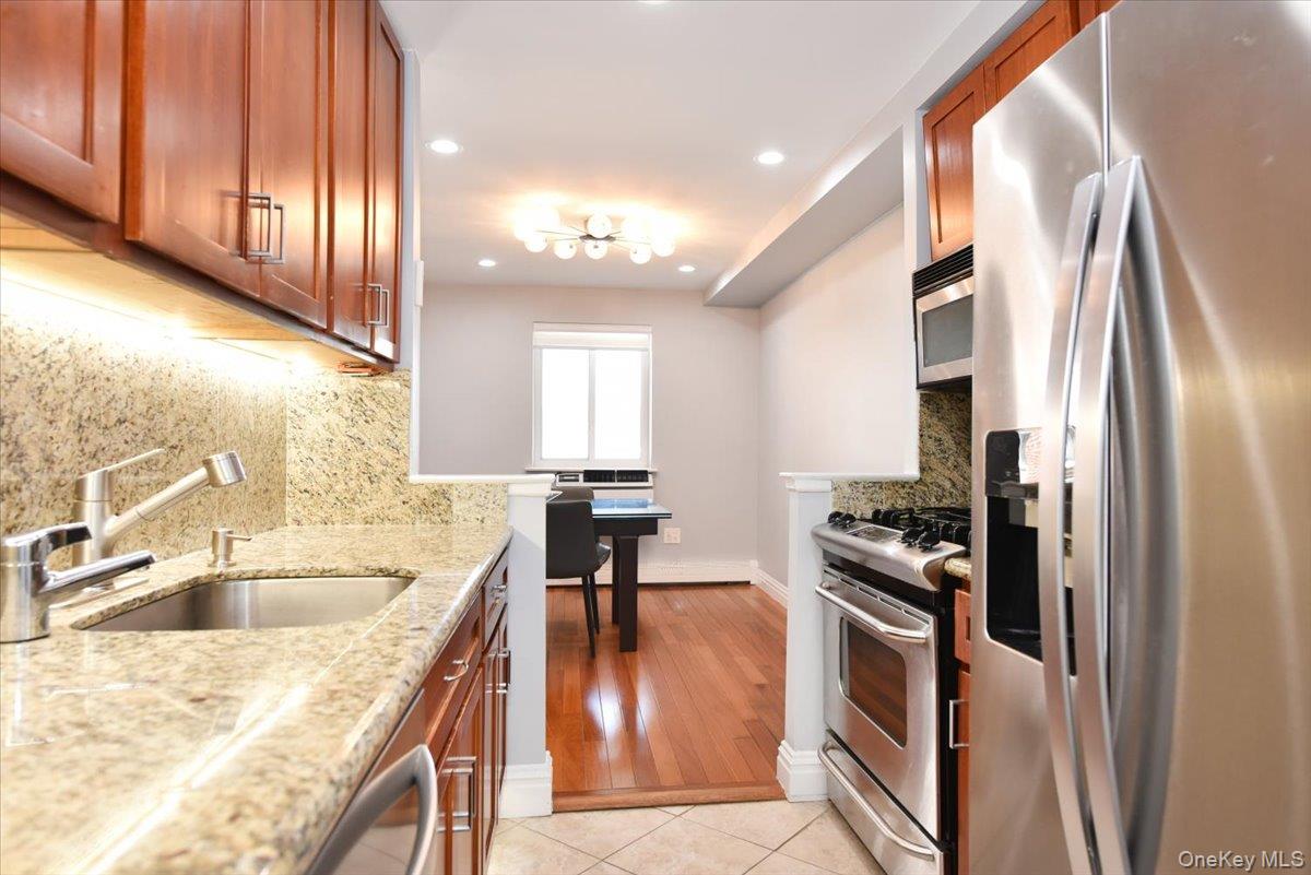 320 E Shore Road 2-a Property Photo 17