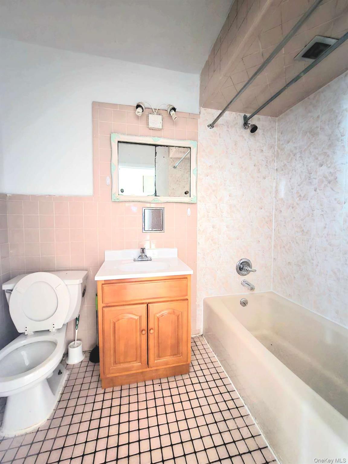 2043 84th Street Property Photo 4